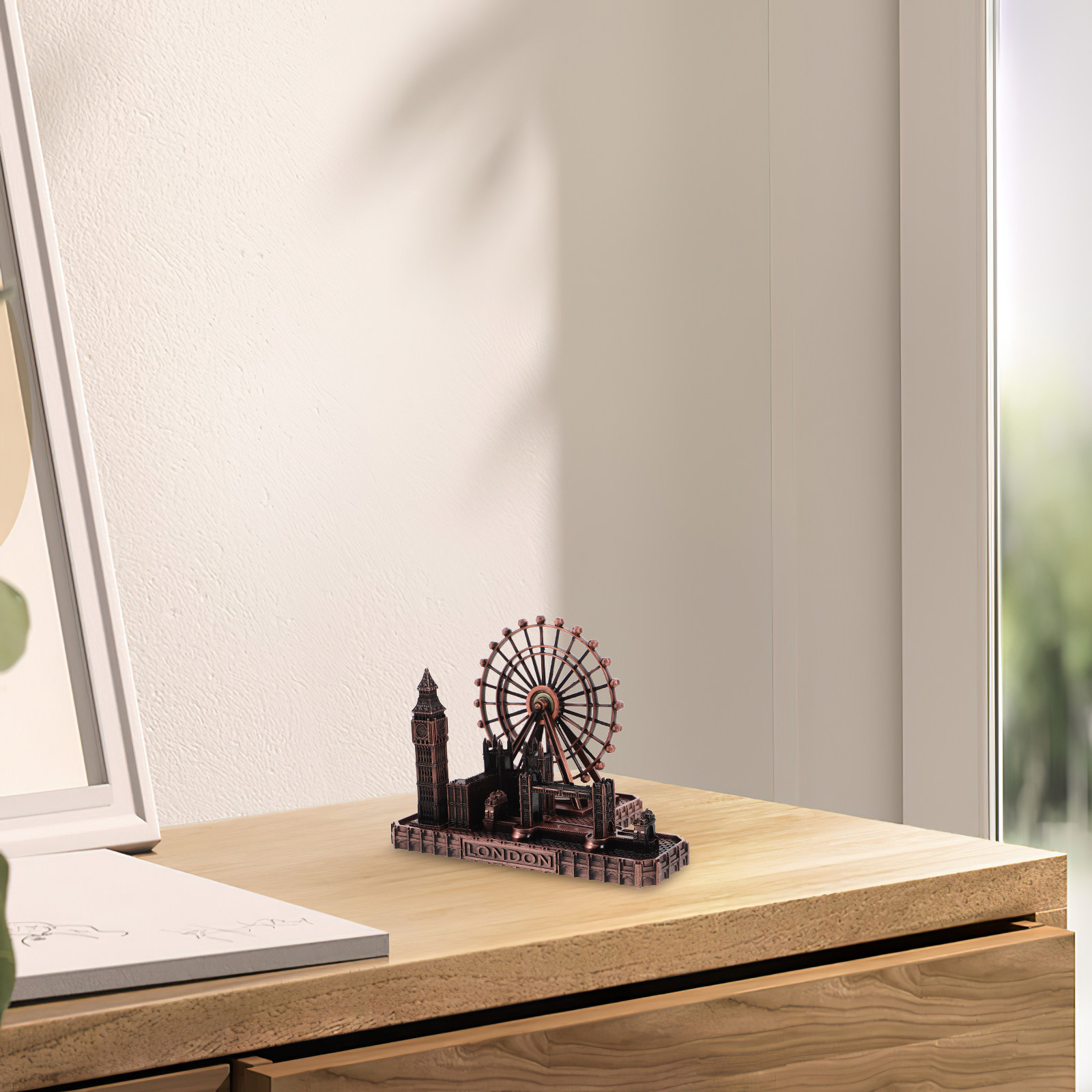Intricate Metal London Sculptu - Home Office Of London avis et prix